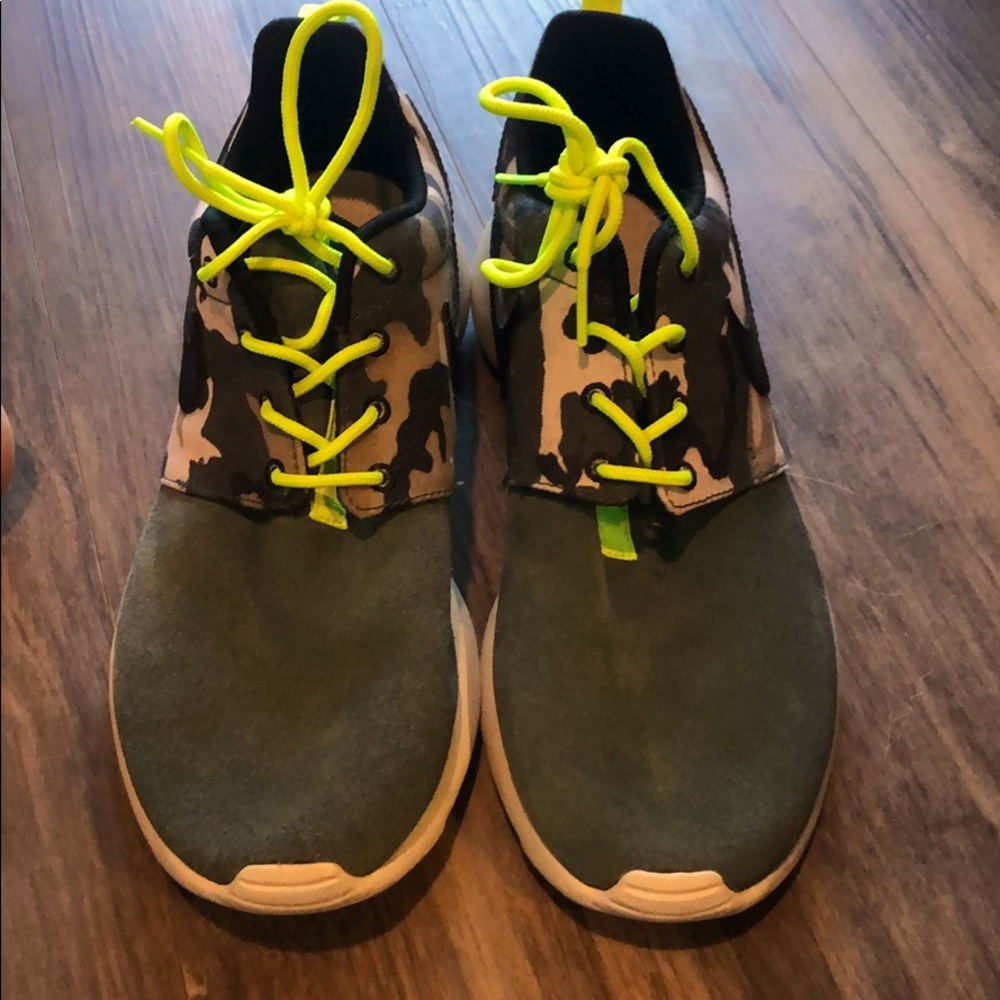 Nike roshe one shoes